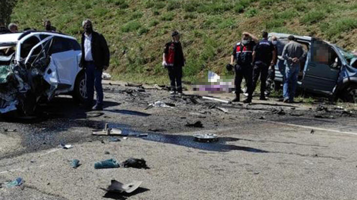 Sivas'ta katliam gibi kaza! 9 kişi öldü